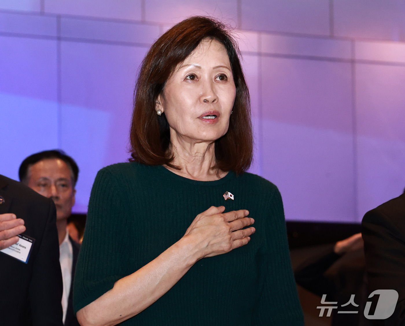 (서울=뉴스1) 구윤성 기자 = 미셸 스틸 주한미국대사가 18일 서울 중구 앰베서더 풀만 호텔에서 열린 '제26-1차 한미동맹 컨퍼런스'에서 국가를 부르고 있다. 2026.9.18 …