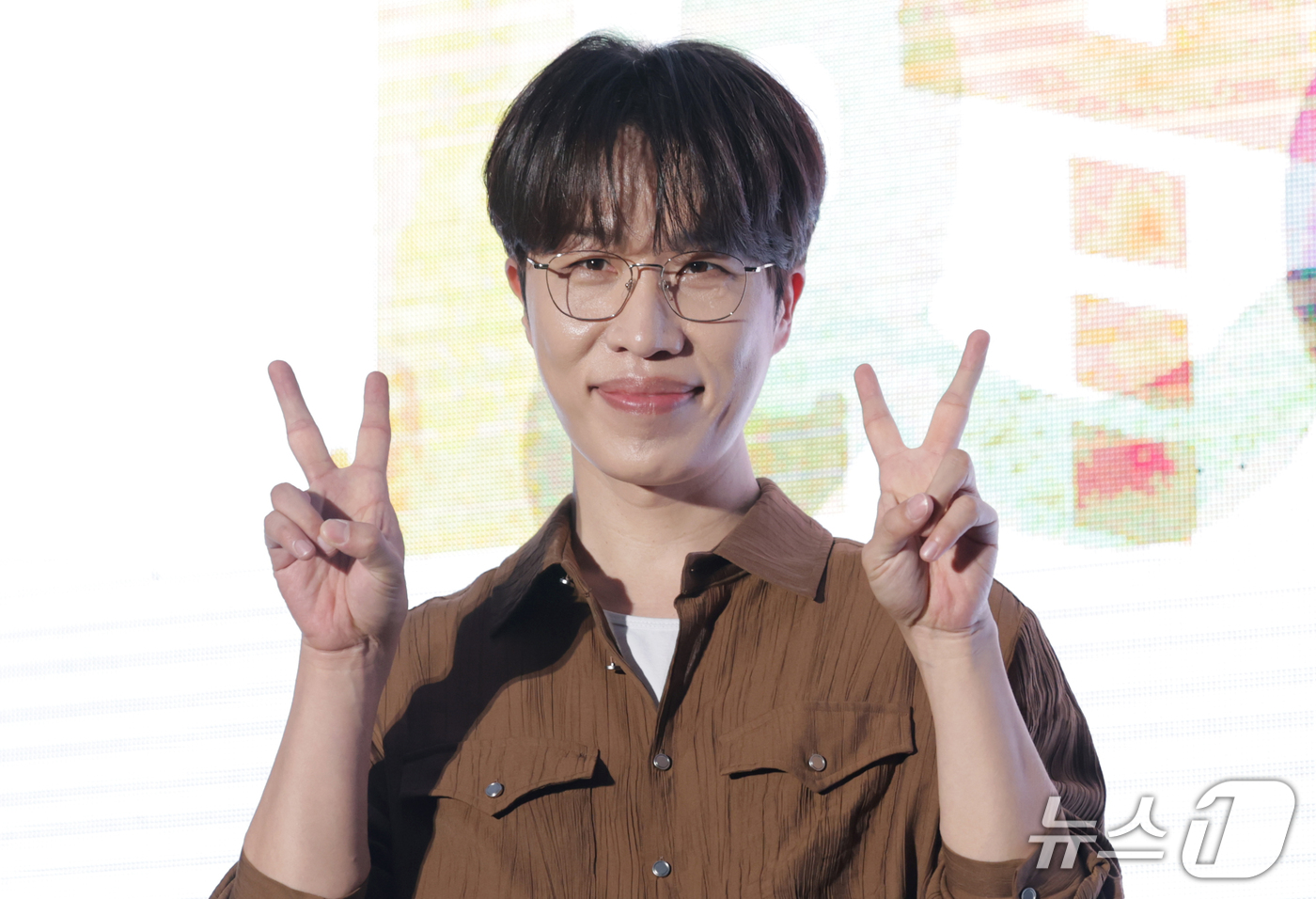 (서울=뉴스1) 권현진 기자 = 밴드 소란 고영배가 18일 오후 서울 마포구 엠피엠지 사옥에서 열린 새 미니앨범 ‘레이어’(Layer) 발매 쇼케이스에서 포즈를 취하고 있다. 20 …