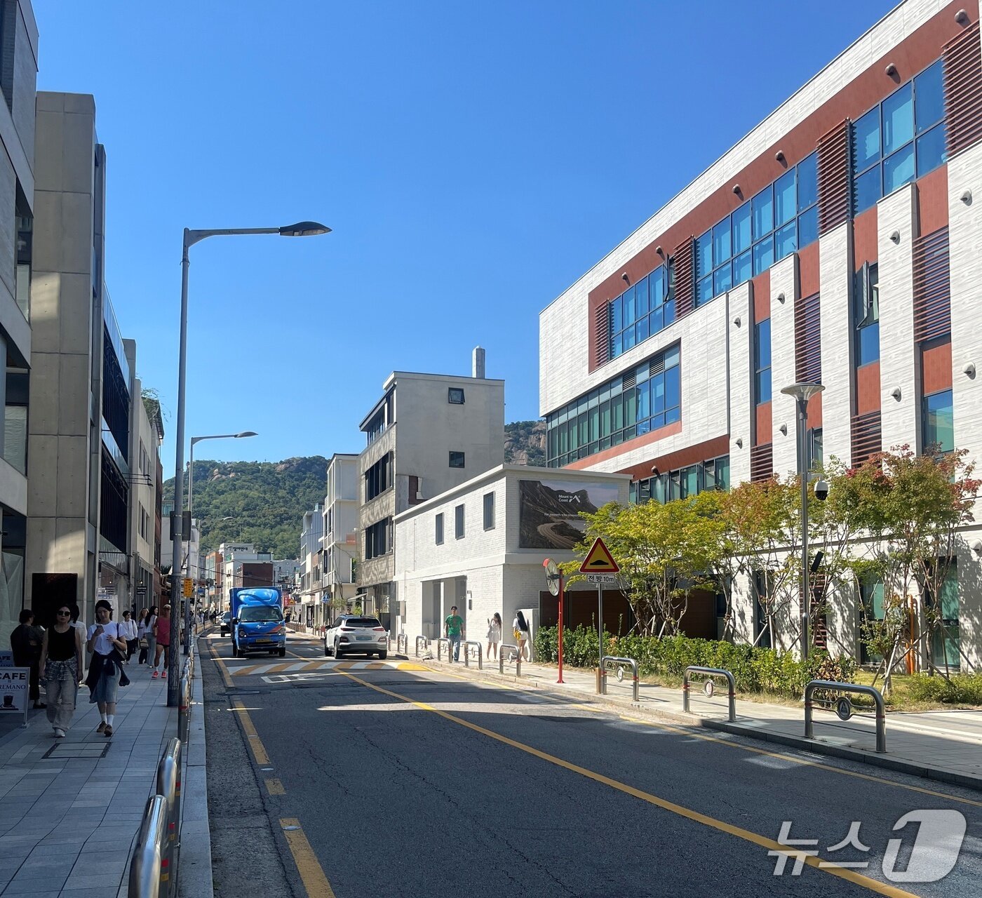 본문 이미지 - 서울 종로구 서촌 자하문로10길 거리 ⓒ 뉴스1 박혜연 기자