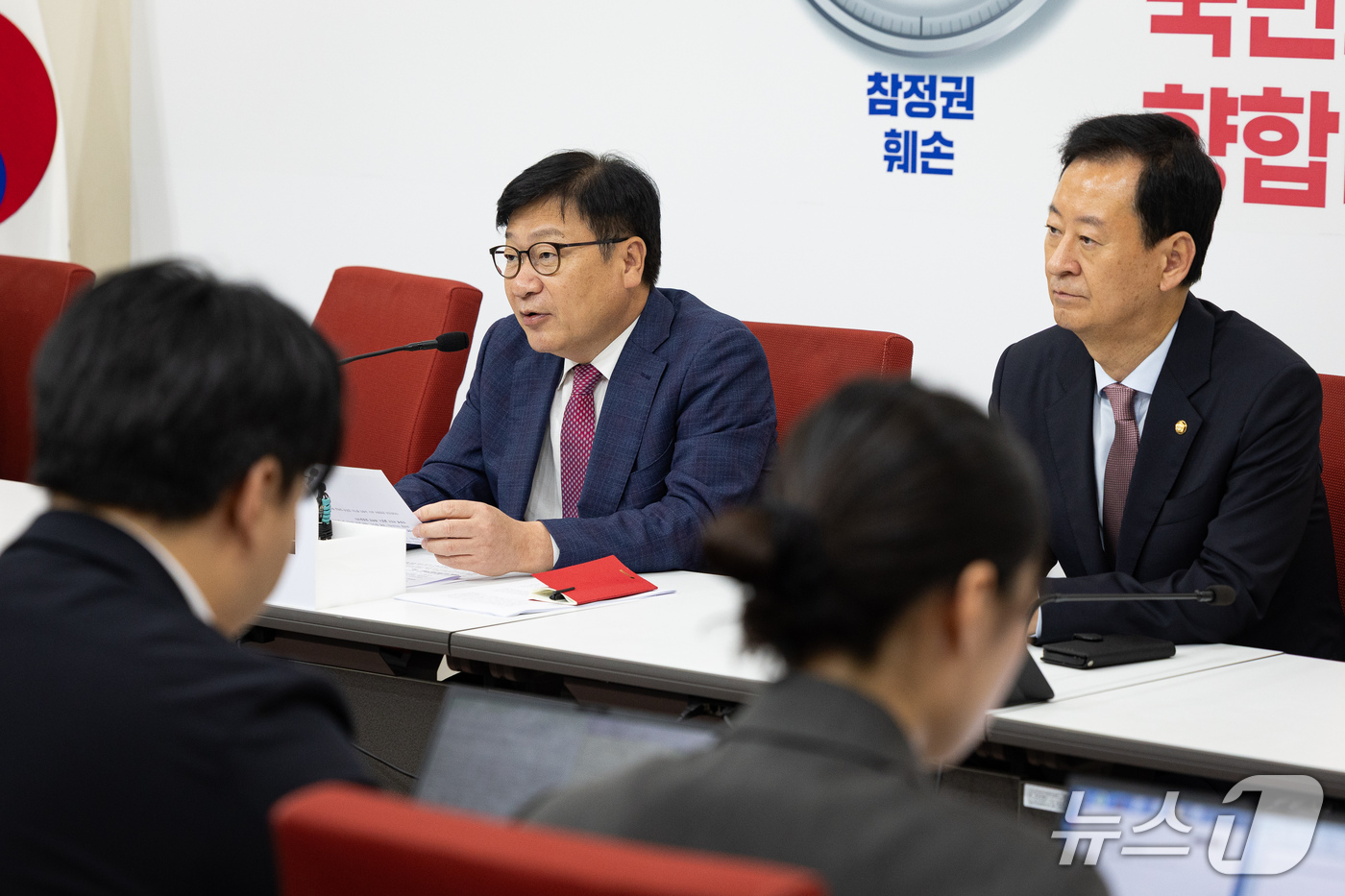 (서울=뉴스1) 유승관 기자 = 정점식 국민의힘 원내대표가 18일 서울 여의도 국회에서 현안 기자간담회를 열고 이재명 대통령 기자회견에 대한 입장을 밝히고 있다. 2026.9.18 …