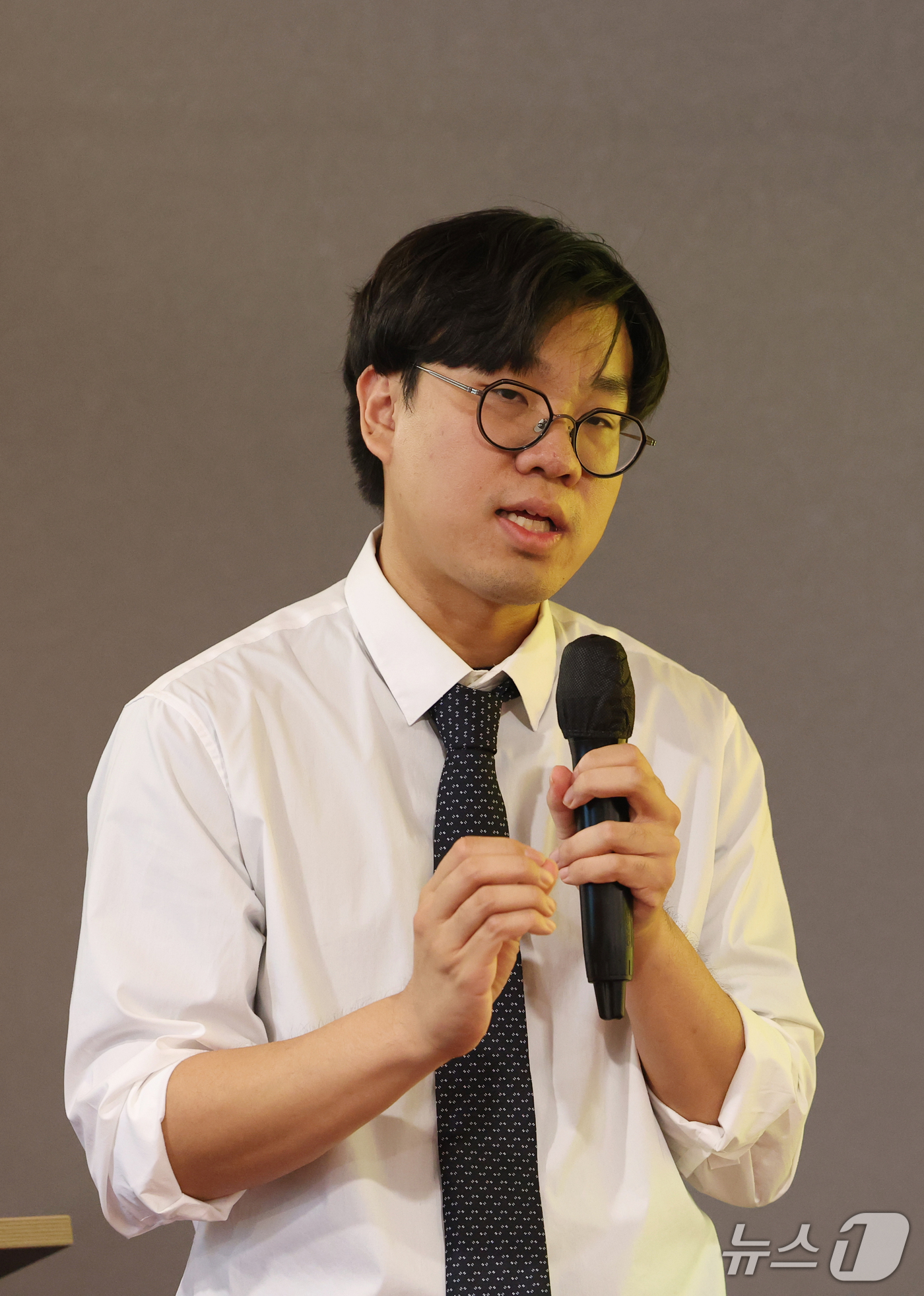 (성남=뉴스1) 김영운 기자 = 윤상우 벳플럭스 대표가 18일 경기 성남시 분당구 판교스타트업캠퍼스에서 열린 '반려동물 산업 육성 협의회 제21회 IR(기업설명회) 데이'에서 사업 …