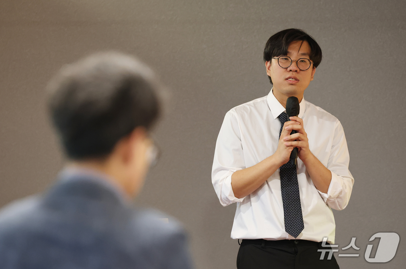 (성남=뉴스1) 김영운 기자 = 윤상우 벳플럭스 대표가 18일 경기 성남시 분당구 판교스타트업캠퍼스에서 열린 '반려동물 산업 육성 협의회 제21회 IR(기업설명회) 데이'에서 사업 …