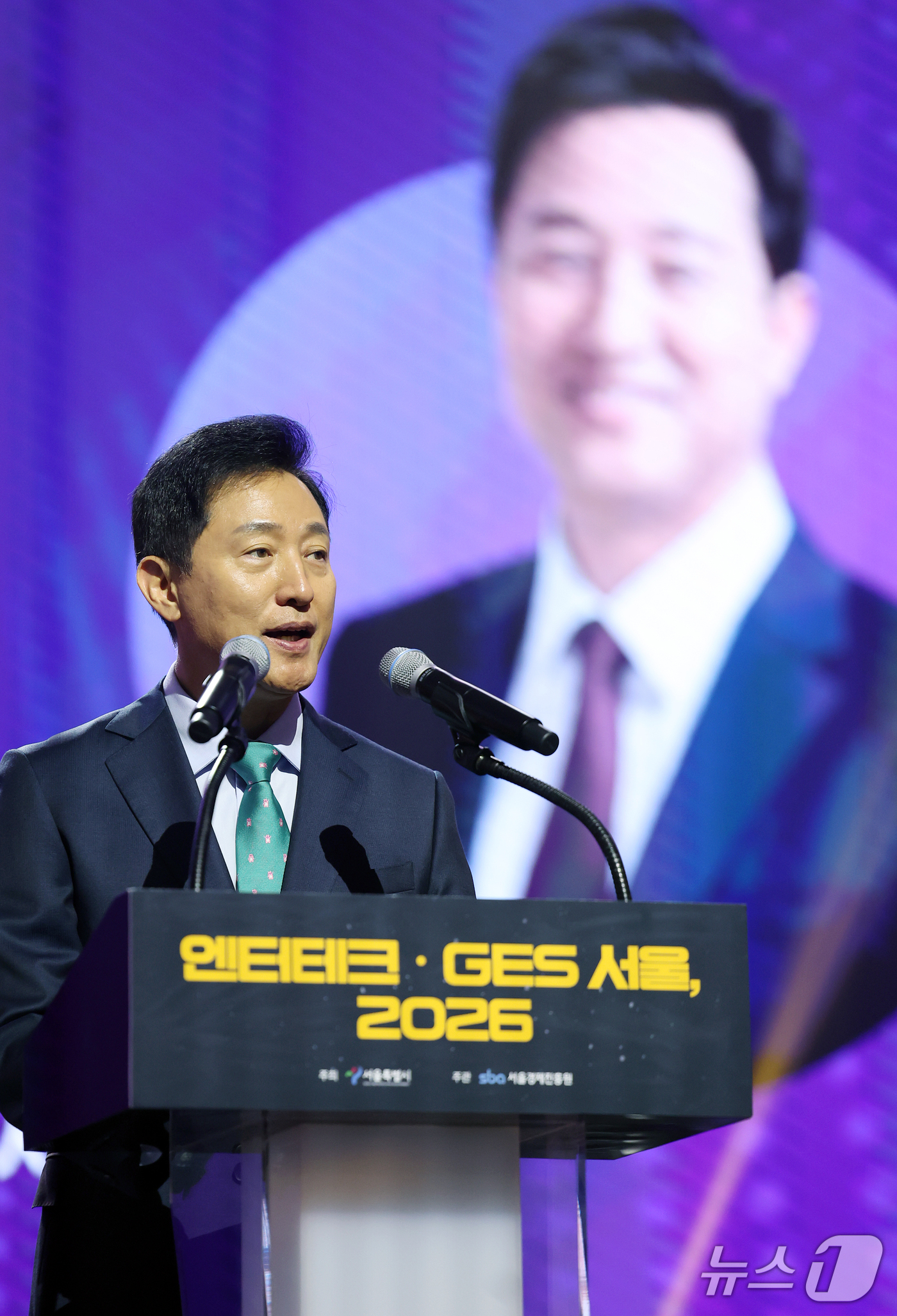 (서울=뉴스1) 김진환 기자 = 오세훈 서울시장이 18일 서울 중구 동대문디자인플라자(DDP)에서 열린 ‘엔터테크·GES 서울 2026’ 개막식에 참석해 개회사를 하고 있다. 20 …