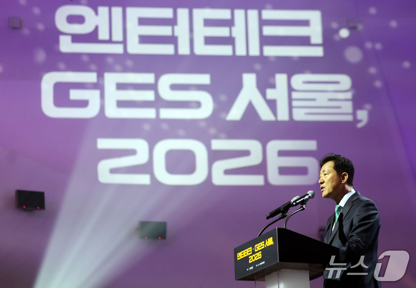 (서울=뉴스1) 김진환 기자 = 오세훈 서울시장이 18일 서울 중구 동대문디자인플라자(DDP)에서 열린 ‘엔터테크·GES 서울 2026’ 개막식에 참석해 개회사를 하고 있다. 20 …