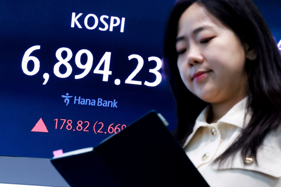 코스피 2.66% 올라 '6900선 코앞'