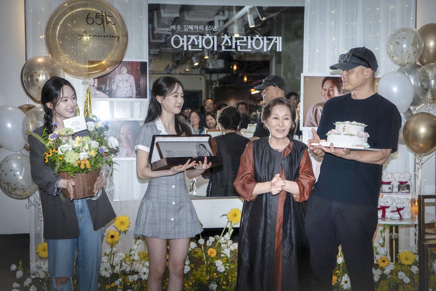 본문 이미지 - '여전히 찬란하게'