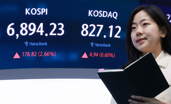 '금리 이겨낸 반도체'…코스피 6890선, 외인 8거래일만 순매수[시황종합]