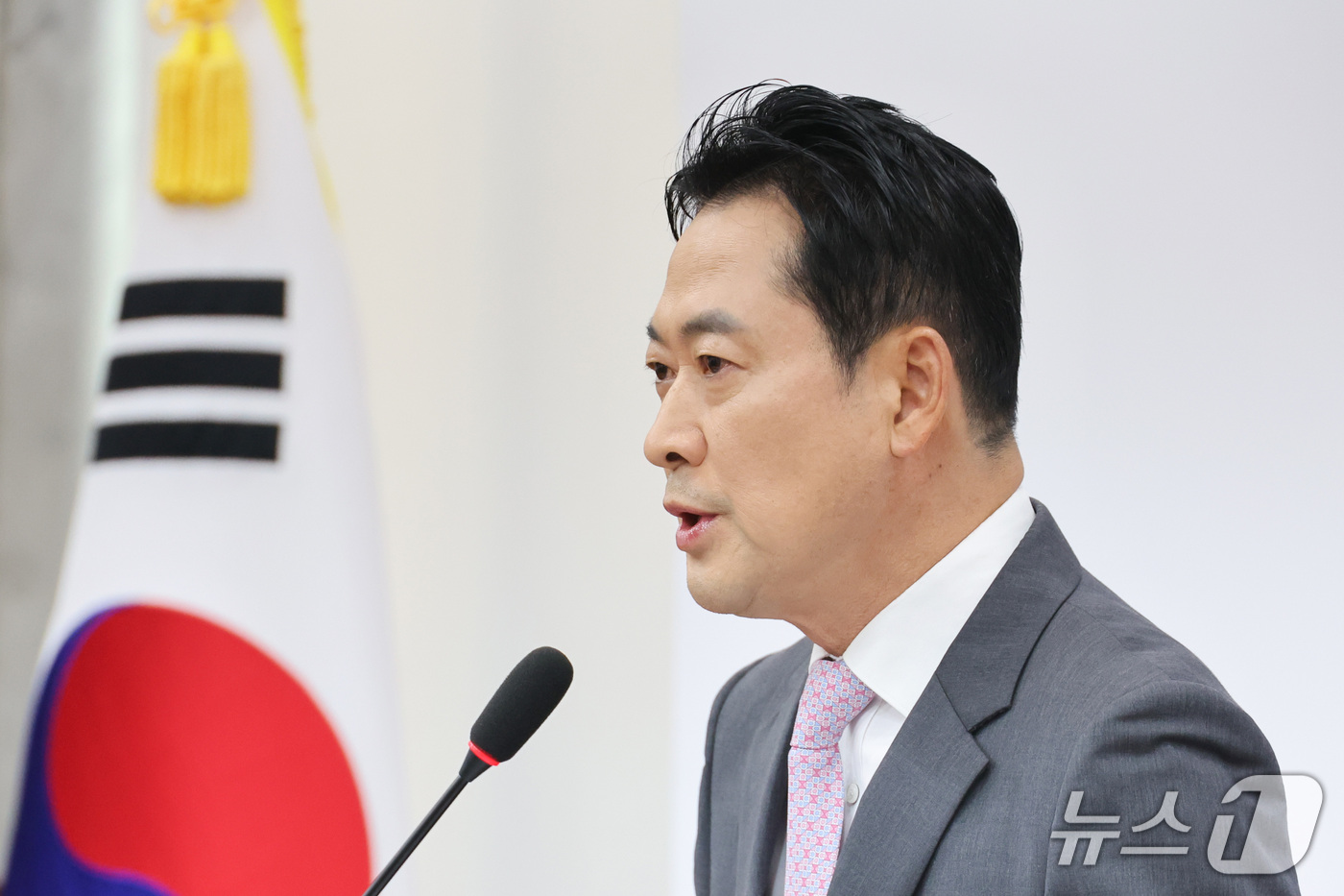 (서울=뉴스1) 신웅수 기자 = 장동혁 국민의힘 대표가 18일 서울 여의도 국회에서 이재명 대통령 기자회견에 대한 기자간담회를 하고 있다. 2026.9.18/뉴스1