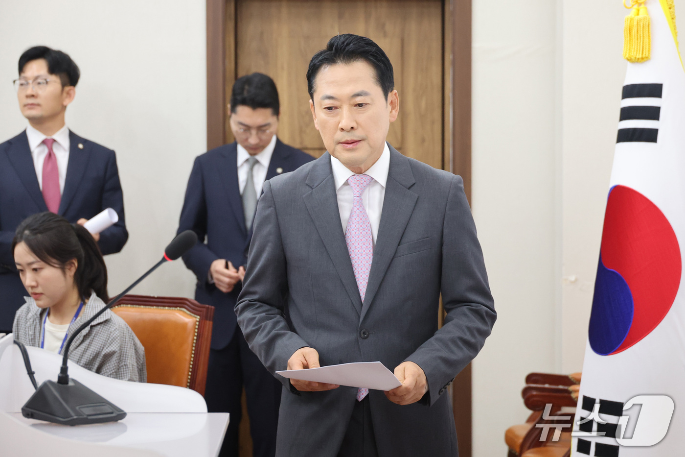 (서울=뉴스1) 신웅수 기자 = 장동혁 국민의힘 대표가 18일 서울 여의도 국회에서 열린 현안 기자간담회에 참석하고 있다. 2026.9.18/뉴스1