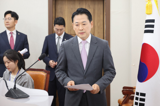 기자간담회 참석하는 장동혁 대표