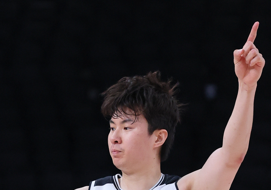 이현중 '엄지 손 번쩍'