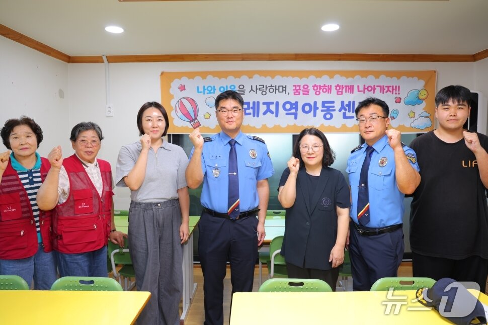 본문 이미지 - 완도해양경찰서는 최근 전남광주 완도군에 위치한 이레아동센터를 위문 방문했다.(완도해양경찰서 제공. 재판매 및 DB 금지) 