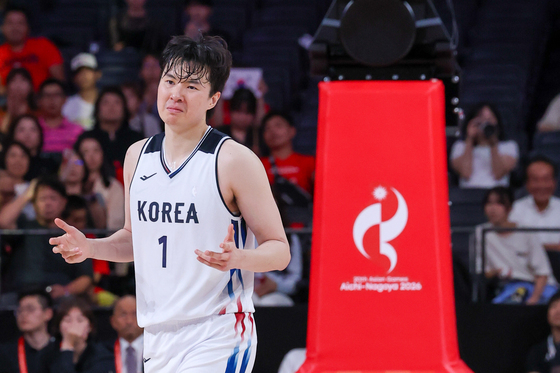 남자 농구, '천적' 이란 꺾고 12년 만에 결승행…銀 확보[AG]