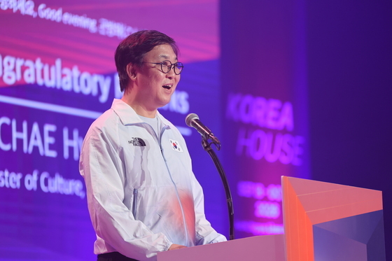코리아하우스 개관 축사하는 최휘영 문체부 장관