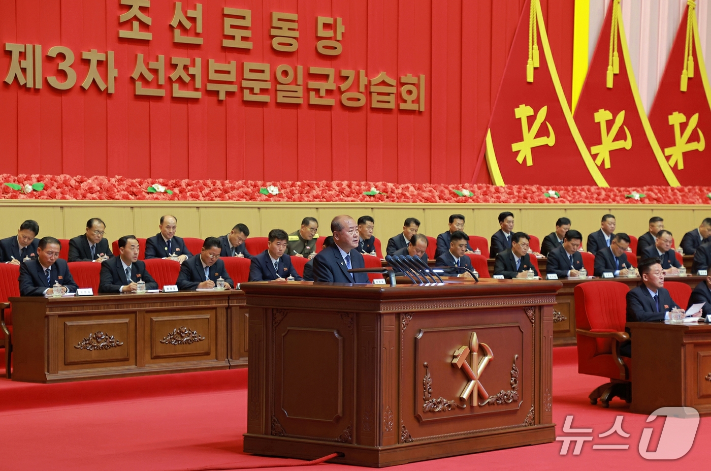 (평양 노동신문=뉴스1) = 19일 북한 노동당 기관지 노동신문은 지난 18일 평양에서 조선노동당 제3차 선전부문일꾼강습회가 개강했다고 보도했다. [국내에서만 사용가능. 재배포 …