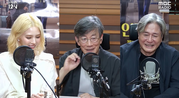 한소희 "가는 데는 순서 없어" 말실수 후 '급사과'…손석희 '웃음'