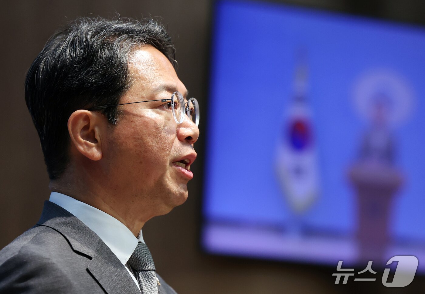 본문 이미지 - 김승원 법무부 장관 후보자가 19일 서울 영등포구 여의도 국회 소통관에서 후보자직 사퇴 기자회견을 하고 있다. 2026.9.19 ⓒ 뉴스1 김진환 기자