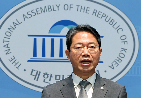 김승원 자진 사퇴에…與 "한동훈 범죄 밝히자" 野 "사과 없이 남 탓만"
