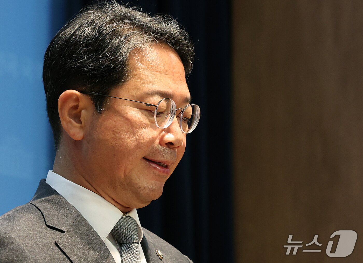 본문 이미지 - 김승원 법무부 장관 후보자가 19일 서울 영등포구 여의도 국회 소통관에서 후보자직 사퇴 기자회견을 하고 있다. 2026.9.19 ⓒ 뉴스1 김진환 기자