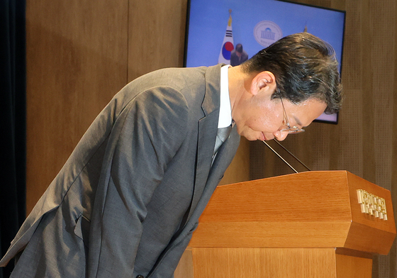 靑, 김승원 사퇴로 임명 부담 덜어…후임 인선·검찰개혁 과제는 계속