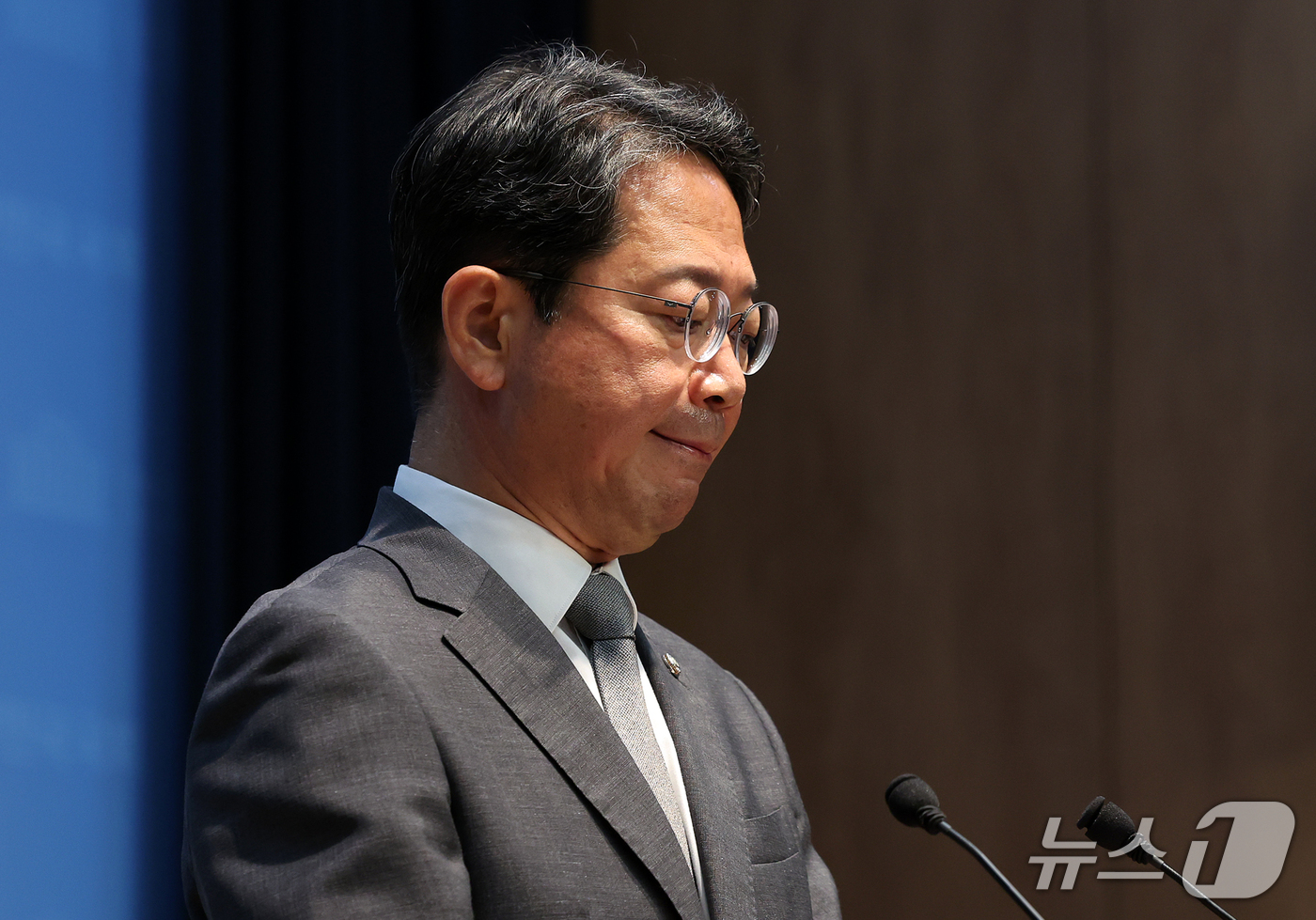 (서울=뉴스1) 김진환 기자 = 김승원 법무부 장관 후보자가 19일 서울 영등포구 여의도 국회 소통관에서 후보자직 사퇴 기자회견을 하고 있다. 2026.9.19/뉴스1