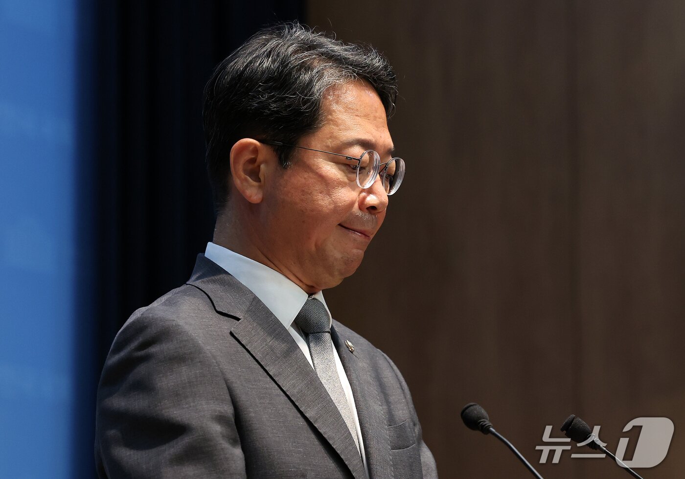 본문 이미지 - 김승원 법무부 장관 후보자가 지난 19일 서울 영등포구 여의도 국회 소통관에서 후보자직 사퇴 기자회견을 하고 있다. 2026.9.19 ⓒ 뉴스1 김진환 기자
