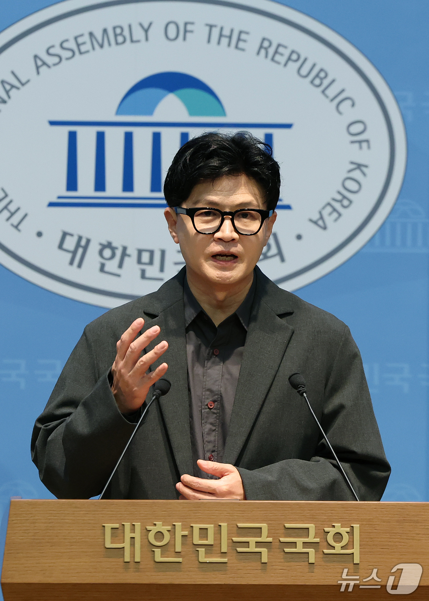 (서울=뉴스1) 김진환 기자 = 한동훈 무소속 의원이 19일 서울 영등포구 여의도 국회 소통관에서 기자회견을 하고 있다. 2026.9.19/뉴스1