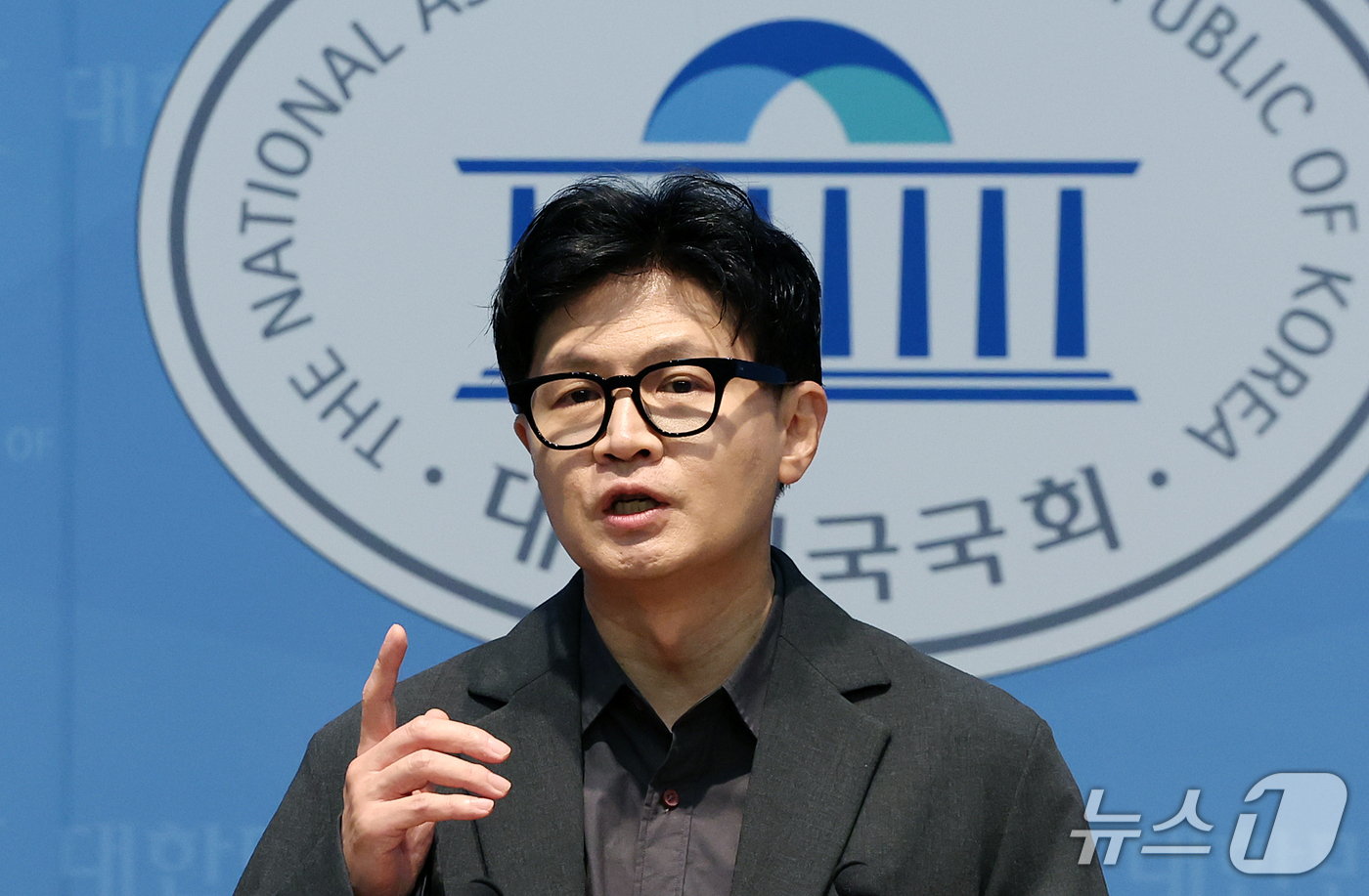 (서울=뉴스1) 김진환 기자 = 한동훈 무소속 의원이 19일 서울 영등포구 여의도 국회 소통관에서 기자회견을 하고 있다. 2026.9.19/뉴스1