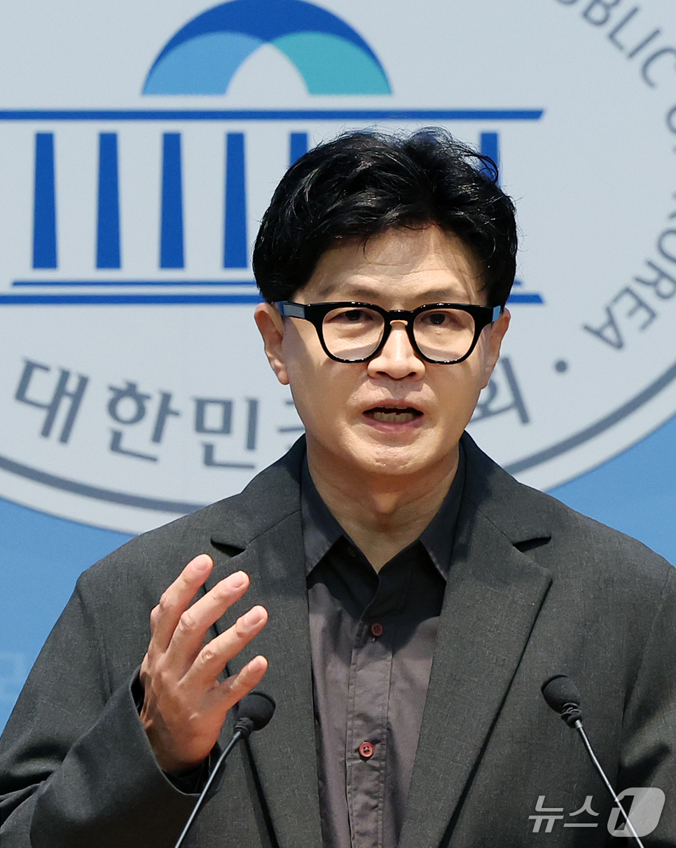 (서울=뉴스1) 김진환 기자 = 한동훈 무소속 의원이 19일 서울 영등포구 여의도 국회 소통관에서 기자회견을 하고 있다. 2026.9.19/뉴스1