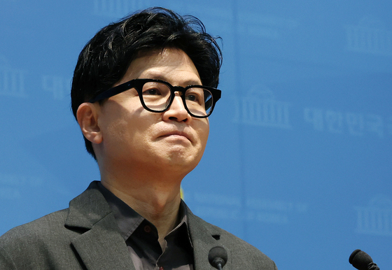 굳은 표정 짓는 한동훈 무소속 의원