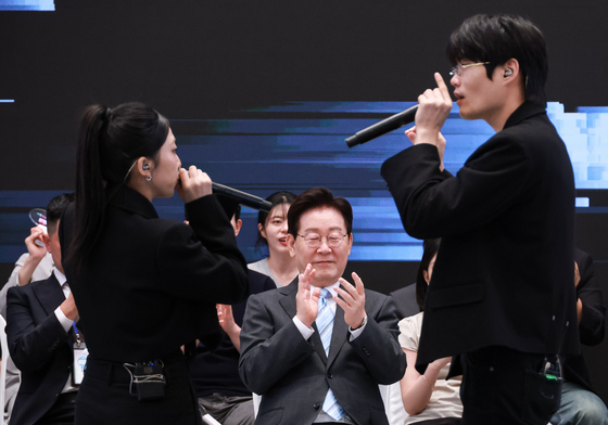 공연 바라보는 이재명 대통령