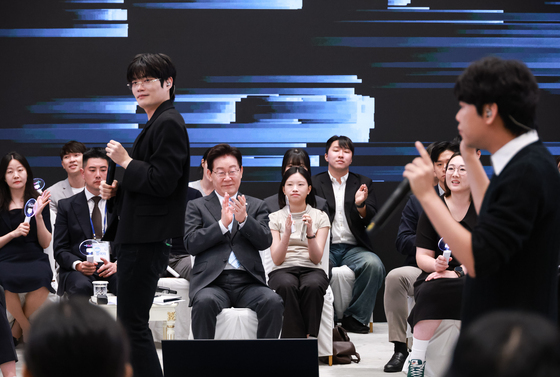 공연 바라보는 이재명 대통령