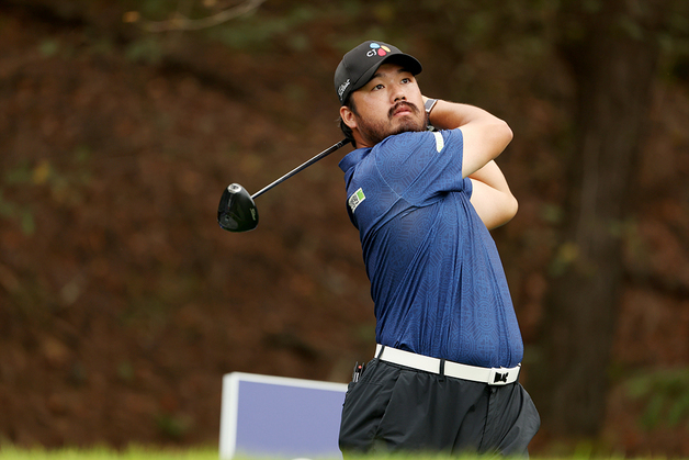 '장타자' 정찬민, 통산 3승 도전…KPGA 골프존 오픈 2R 공동 선두