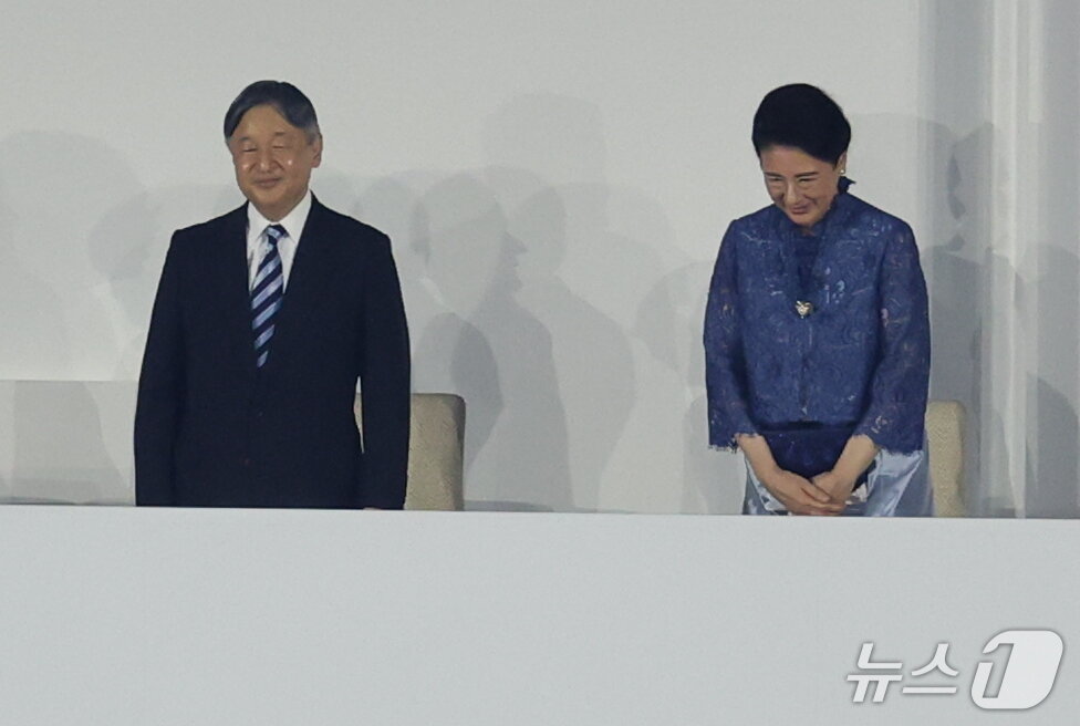 본문 이미지 - 나루히토 일왕과 마사코 왕비가 19일 오후 일본 나고야 팔로마 미즈호 스타디움에서 열린 2026 아이치·나고야 아시안게임 개회식에 참석하고 있다. 2026.9.19 ⓒ 뉴스1 안은나 기자