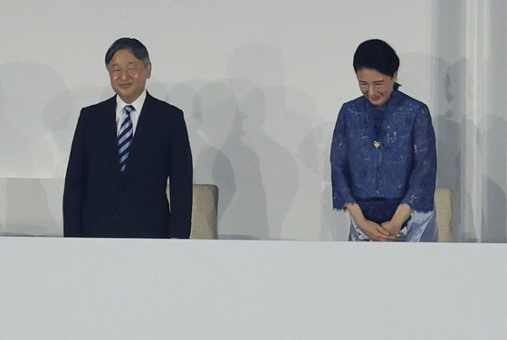 개회식 참석한 나루히토 일왕·마사코 왕비