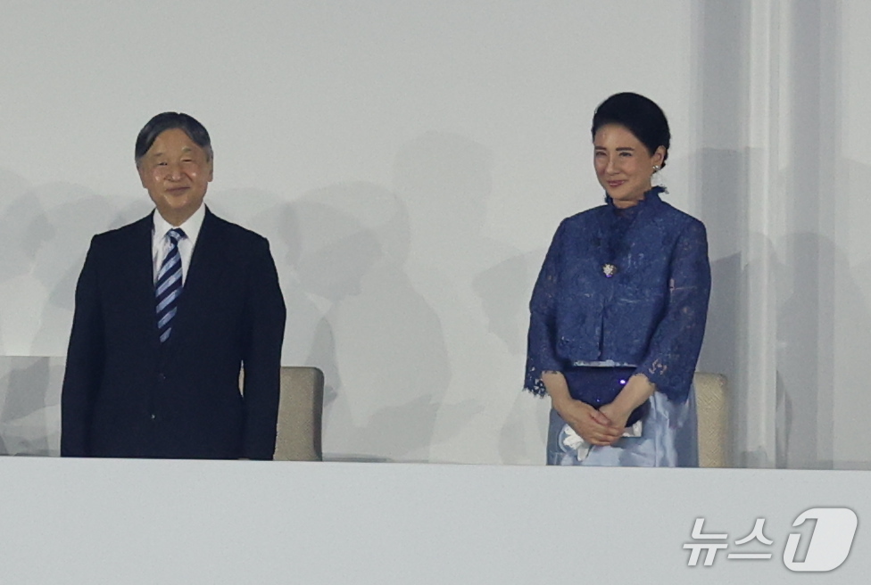(나고야=뉴스1) 안은나 기자 = 나루히토 일왕과 마사코 왕비가 19일 오후 일본 나고야 팔로마 미즈호 스타디움에서 열린 2026 아이치·나고야 아시안게임 개회식에 참석해 미소를 …