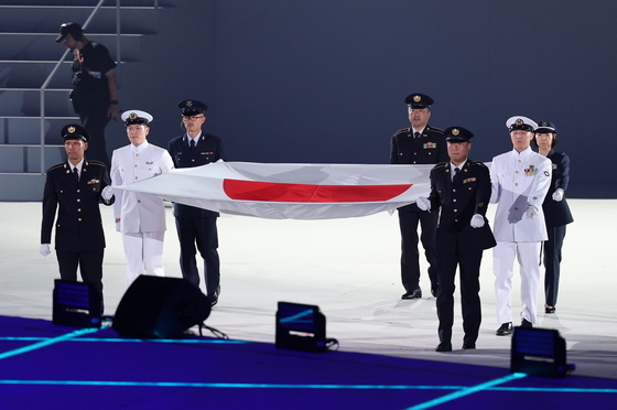 '개최국 일본 국기 입장'