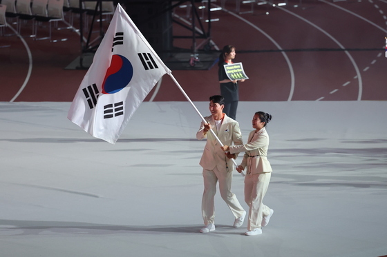 개회식 기수 신유빈 "영광스럽고 큰 자부심…전 종목 메달 목표"[AG]