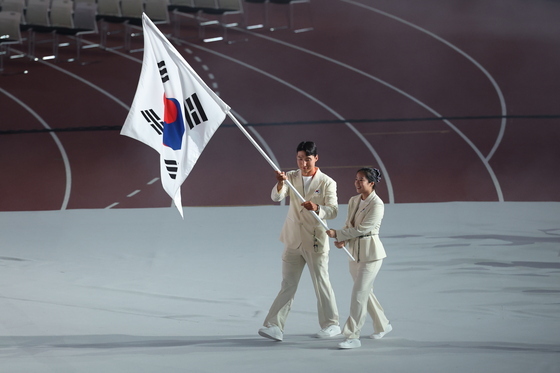 김동용·신유빈 '태극기 들고 입장'