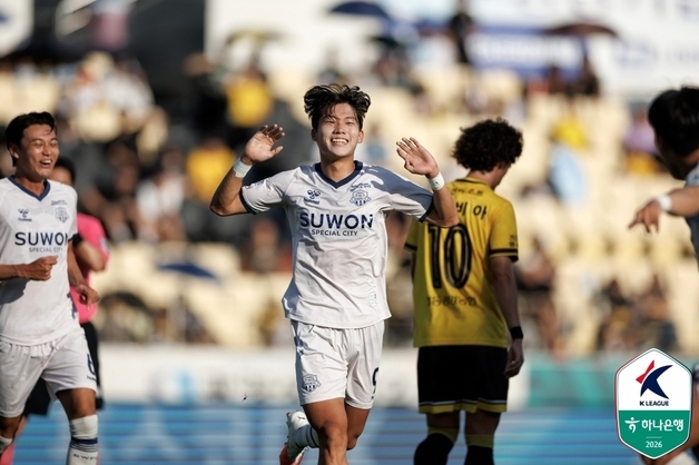 수원FC, 전남 3-0 완파…K리그2 2위로 도약