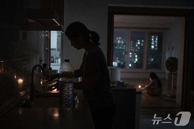 "물에서 시너 냄새"…수원 대단지 아파트 13시간째 '단수'