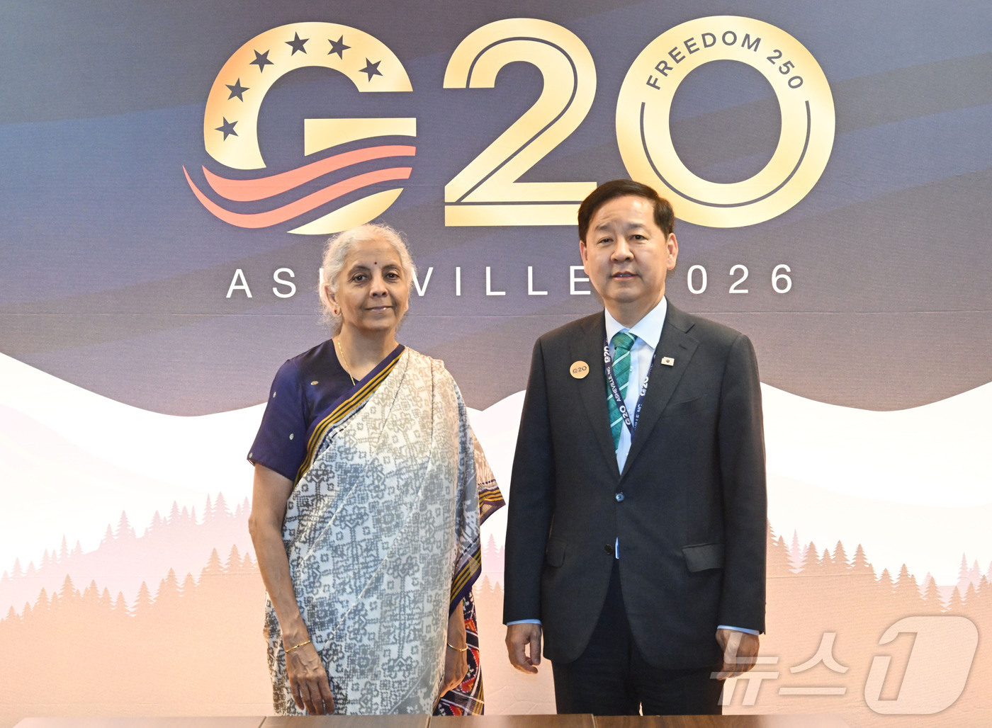 (서울=뉴스1) = 주요 20개국(G20) 재무장관 중앙은행 총재 회의 참석차 미국 노스캐롤라이나주 애슈빌을 방문 중인 구윤철 부총리 겸 재정경제부 장관이 지난달 31일(현지시간) …