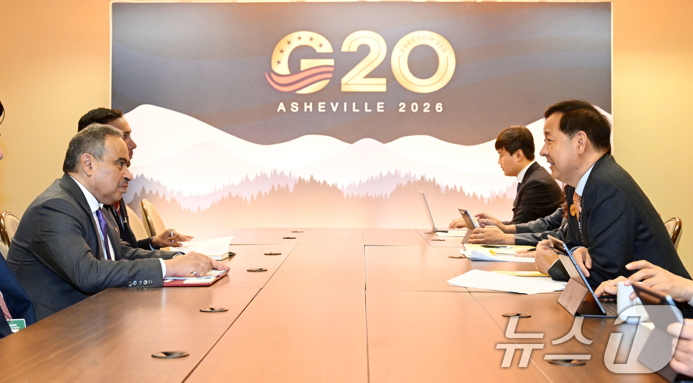(서울=뉴스1) = 주요 20개국(G20) 재무장관 중앙은행 총재 회의 참석차 미국 노스캐롤라이나주 애슈빌을 방문 중인 구윤철 부총리 겸 재정경제부 장관이 1일(현지시간) 알리 빈 …
