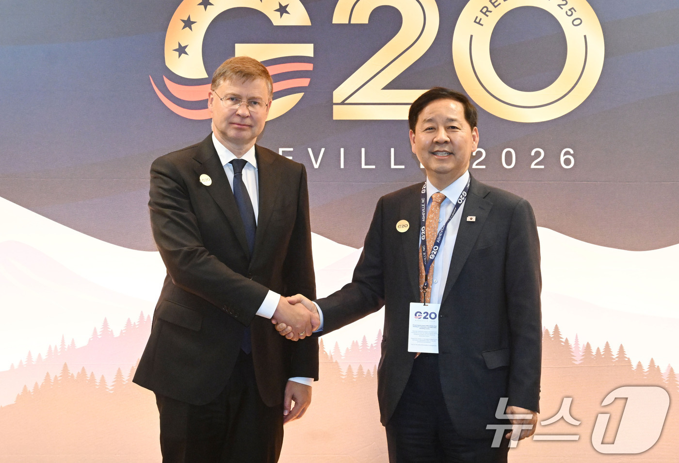 (서울=뉴스1) = 주요 20개국(G20) 재무장관 중앙은행 총재 회의 참석차 미국 노스캐롤라이나주 애슈빌을 방문 중인 구윤철 부총리 겸 재정경제부 장관이 1일(현지시간) 발디스 …