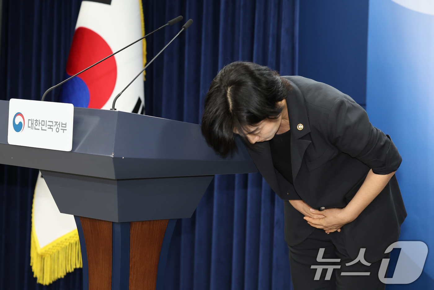 (서울=뉴스1) 이종덕 기자 = 현수엽 보건복지부 차관이 2일 서울 종로구 정부서울청사에서 아동학대 예방 및 대응 보완 대책 브리핑에 앞서 천안에서 발생한 아동학대 의심사망사건에 …