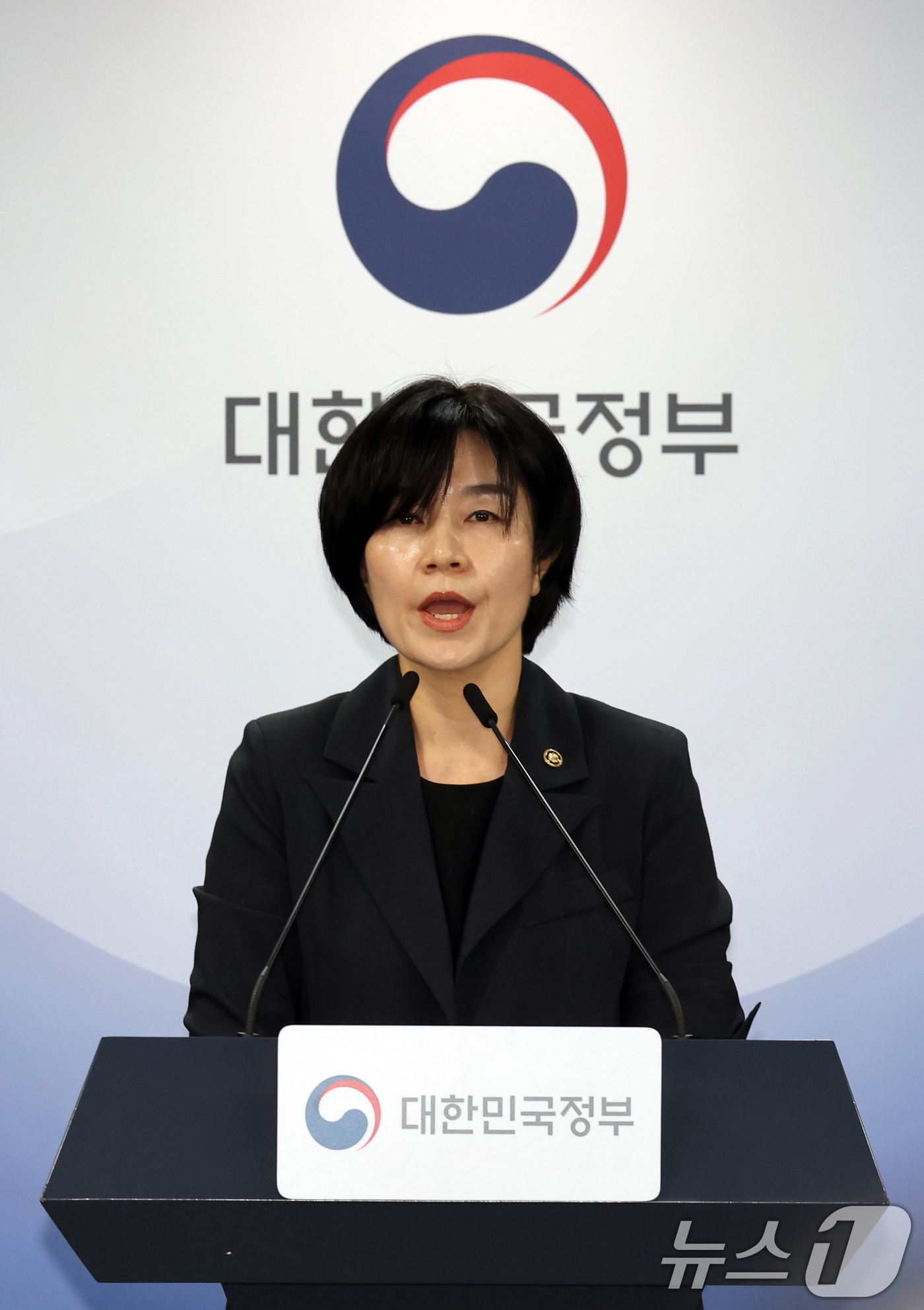 (서울=뉴스1) 이종덕 기자 = 현수엽 보건복지부 차관이 2일 서울 종로구 정부서울청사에서 아동학대 예방 및 대응 보완 대책 브리핑 하고 있다. 이번 대책은 최근 천안에서 발생한 …