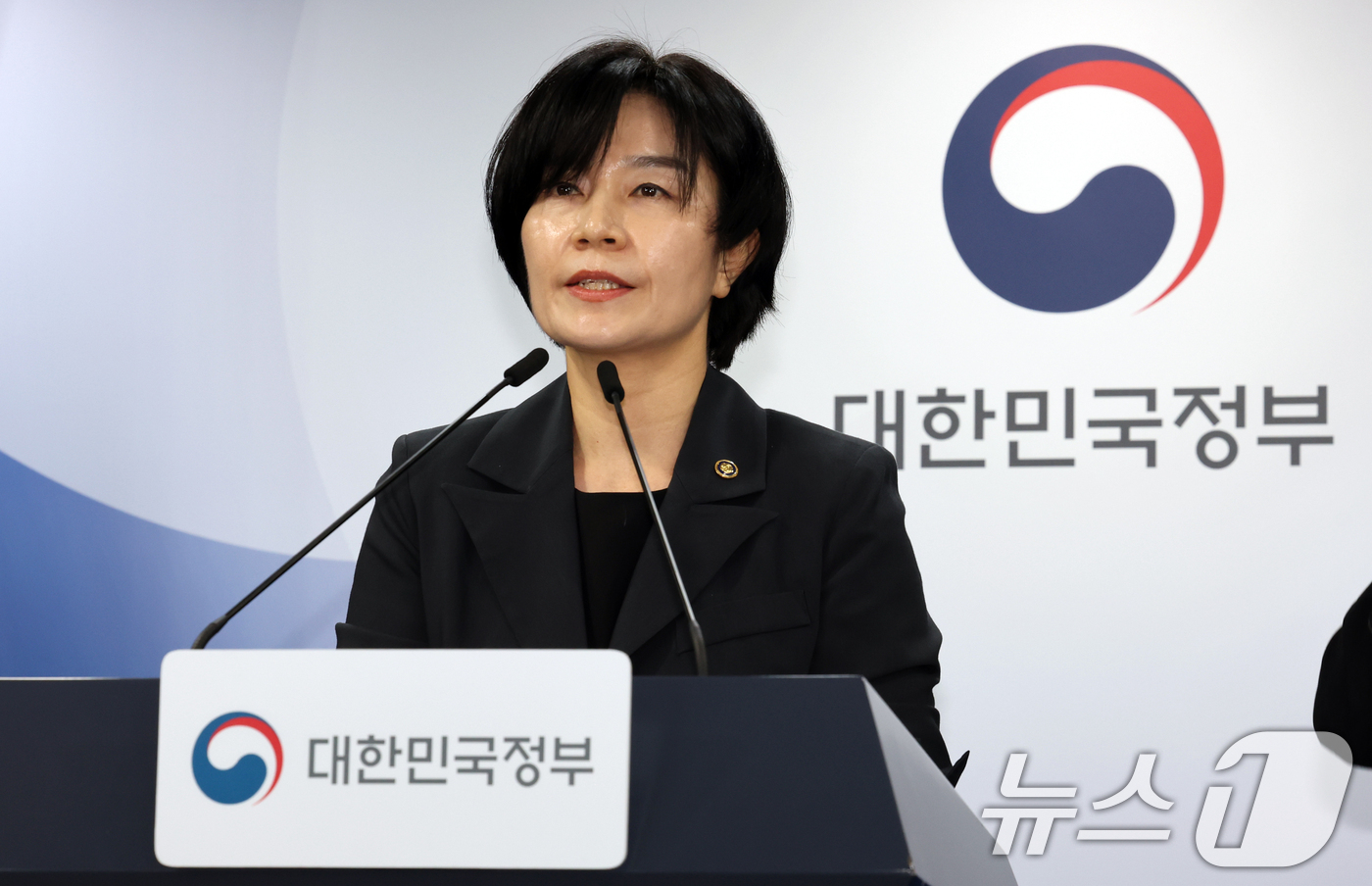 (서울=뉴스1) 이종덕 기자 = 현수엽 보건복지부 차관이 2일 서울 종로구 정부서울청사에서 아동학대 예방 및 대응 보완 대책 브리핑 하고 있다. 이번 대책은 최근 천안에서 발생한 …