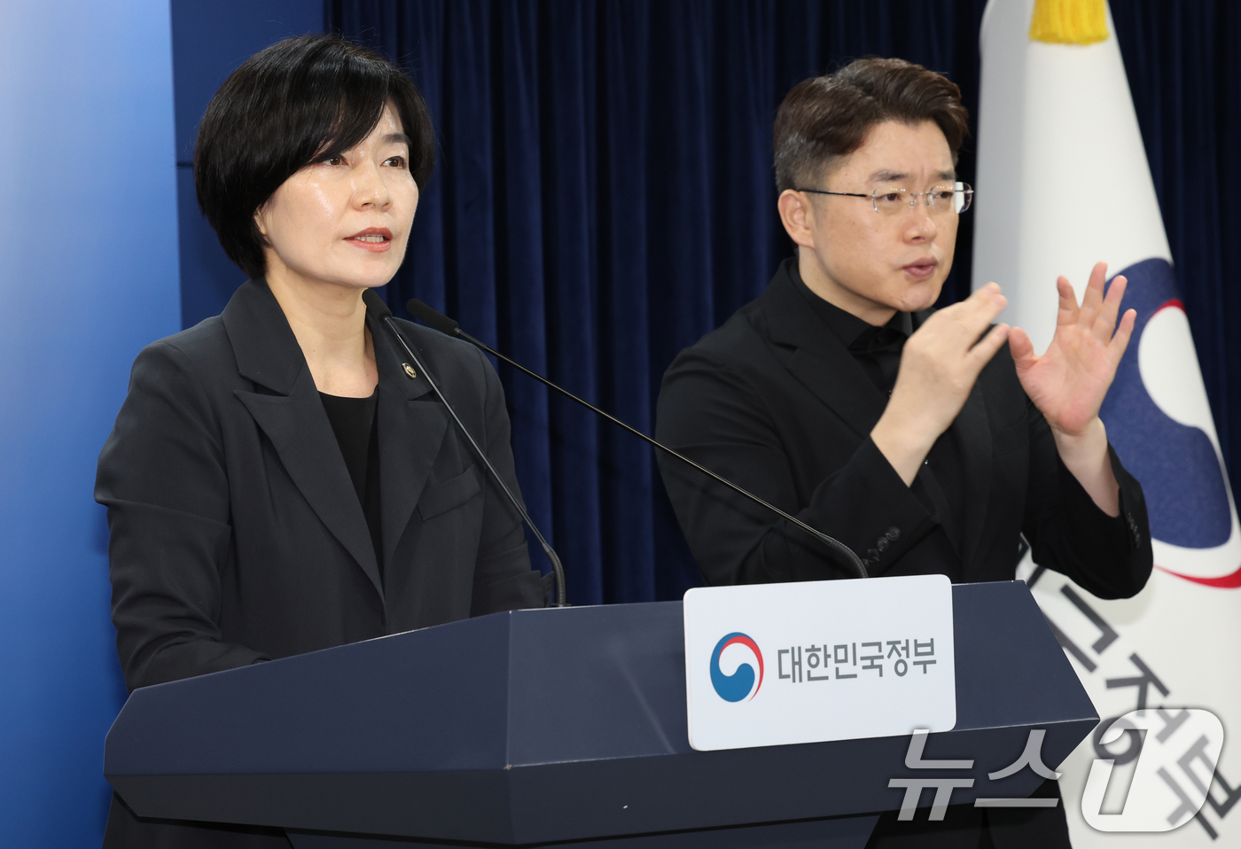 (서울=뉴스1) 이종덕 기자 = 현수엽 보건복지부 차관이 2일 서울 종로구 정부서울청사에서 아동학대 예방 및 대응 보완 대책 브리핑 하고 있다. 이번 대책은 최근 천안에서 발생한 …