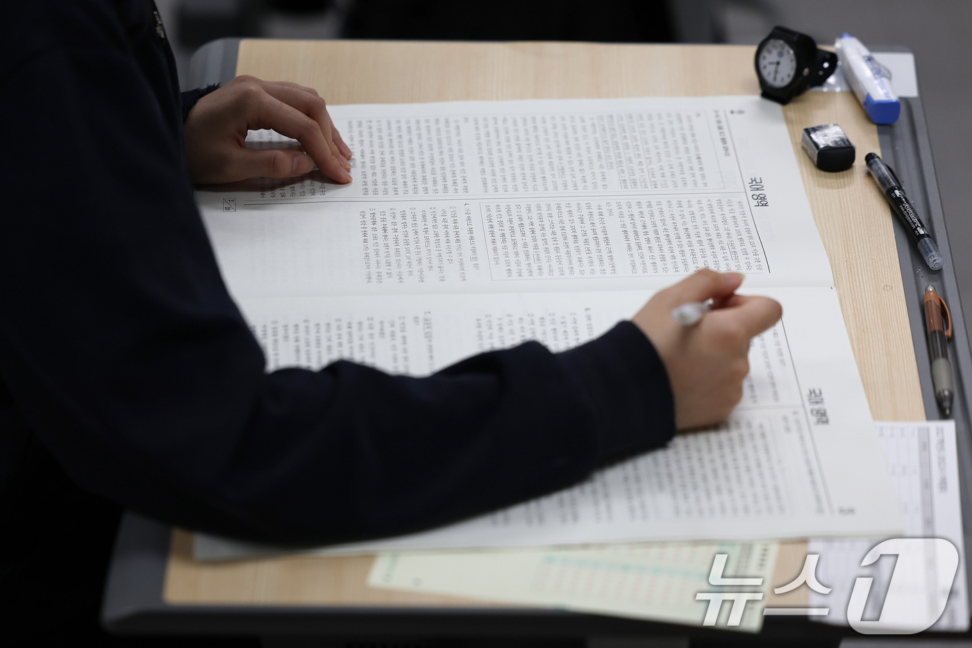 (대구=뉴스1) 공정식 기자 = 2027학년도 대학수학능력시험을 앞두고 9월 모의평가가 치러진 2일 대구 수성구 대구남산고 고3 학생들이 시험을 준비하고 있다. 2026.9.2/뉴 …