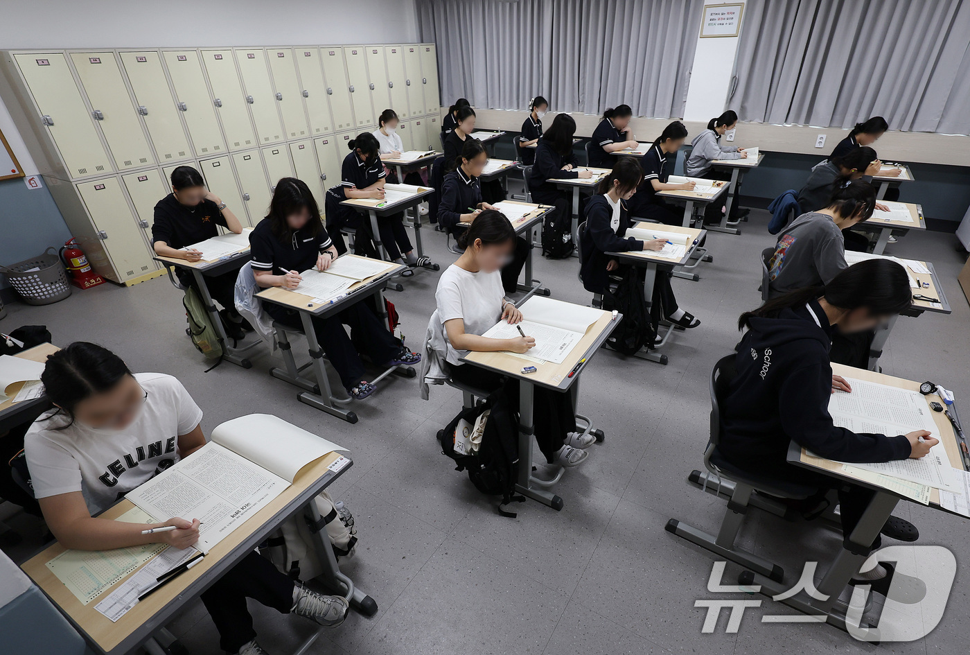 (대구=뉴스1) 공정식 기자 = 2027학년도 대학수학능력시험을 앞두고 9월 모의평가가 치러진 2일 대구 수성구 대구남산고 고3 학생들이 시험을 준비하고 있다. 2026.9.2/뉴 …